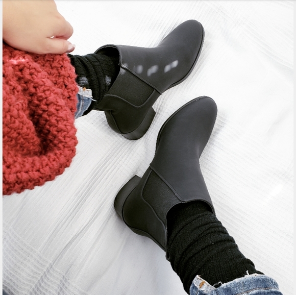 Shoes - 🚨//Winter Lovin// ankle boots